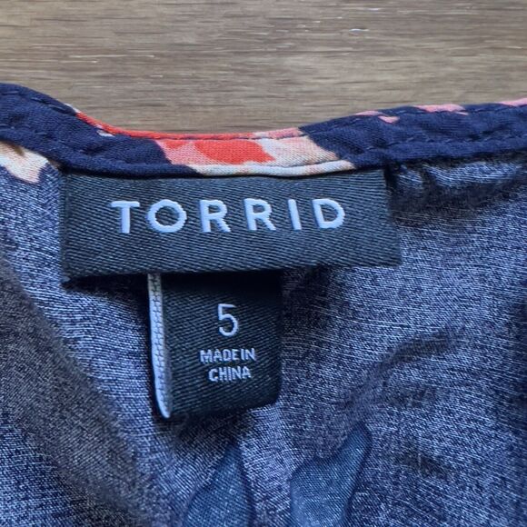 Torrid Top Size 5/5X Fit and Flare Challis Button-Front Floral Navy Blue Multi - Picture 3 of 7